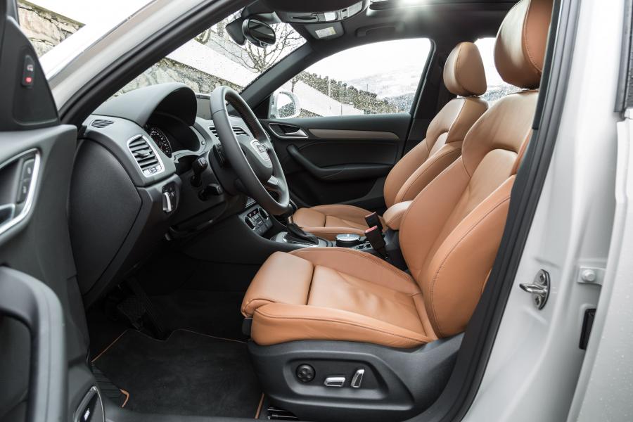 Интерьер Audi Q3 2.0 TDI Quattro (8U) 2015 года  (WW) (фото 26 из 30)